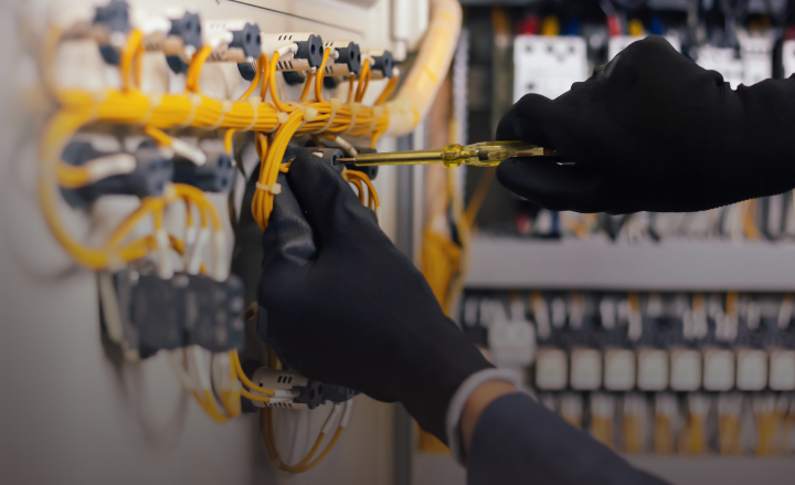 Elektroinstallation: Verdrahtung einer Verteilung bei Elektro Meurer